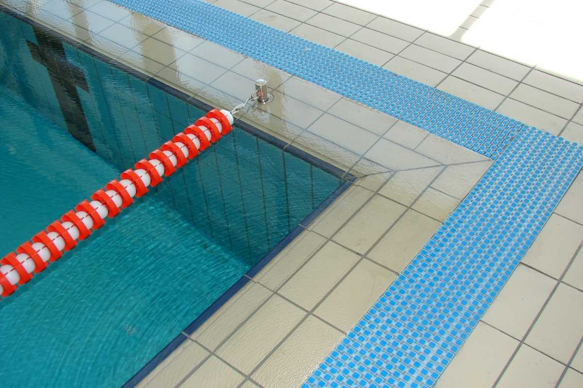 Bordo per piscina, l'importanza del sistema bordo-griglia